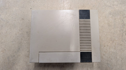 Nintendo NES Console w/ Super Mario Duck Hunt & Cables (v055)