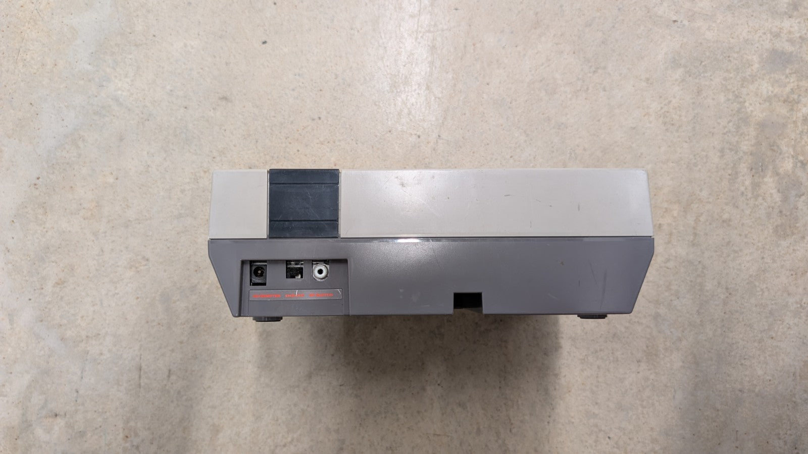 Nintendo NES Console w/ Super Mario Duck Hunt & Cables (v055)