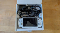 Sony Playstation Vita (White) w/ Sony 32gb Memory Card (S005)