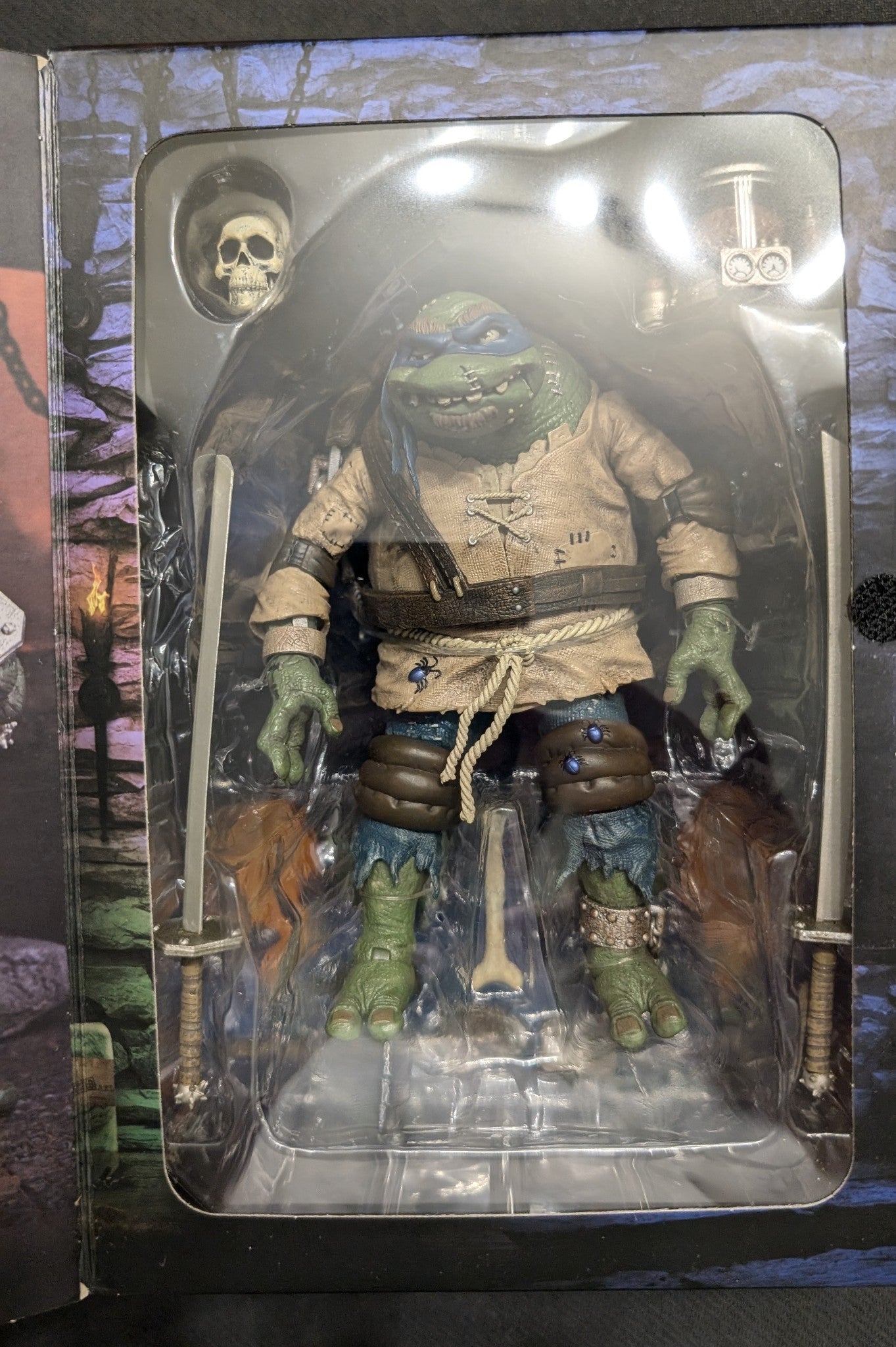 NECA TMNT X UNIVERSAL MONSTERS LEONARDO AS HUNCHBACK NIB (TY001)