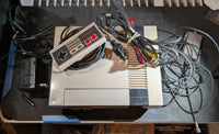 Nintendo NES Console w/ Super Mario Duck Hunt & Cables (v055)