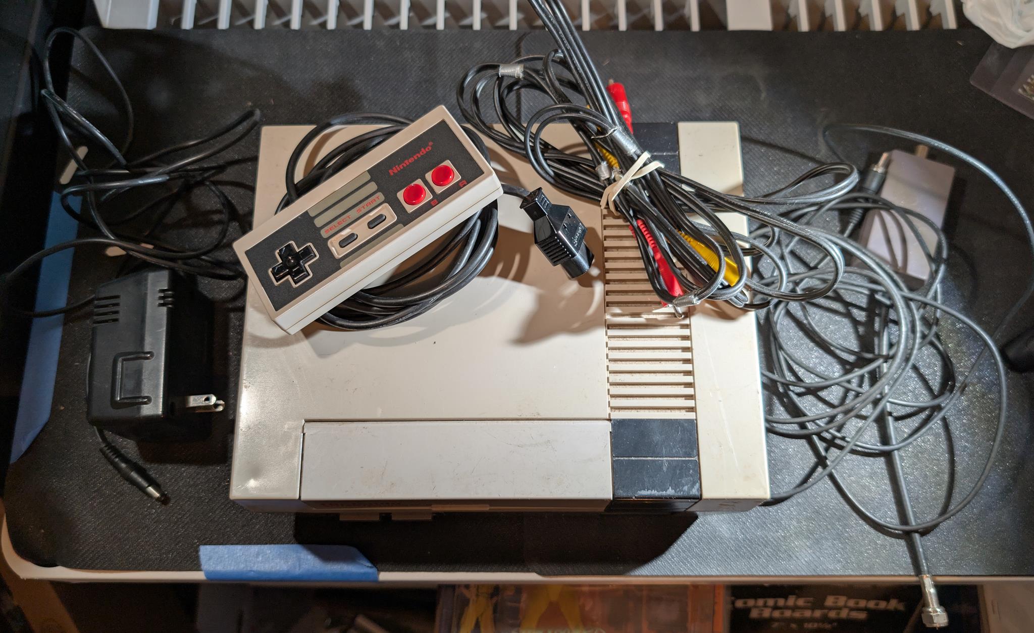 Nintendo NES Console w/ Super Mario Duck Hunt & Cables (v055)